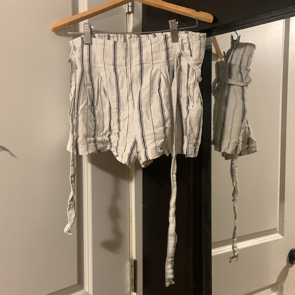 Striped shorts - Picture 3 of 4